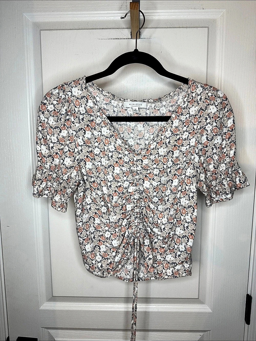 KIRIOUS Floral Ruched Blouse in White & Blue Size Medium Like New